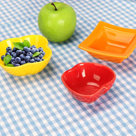 Jennice House care-friendly, machine washable cotton tablecloth with durable weave.