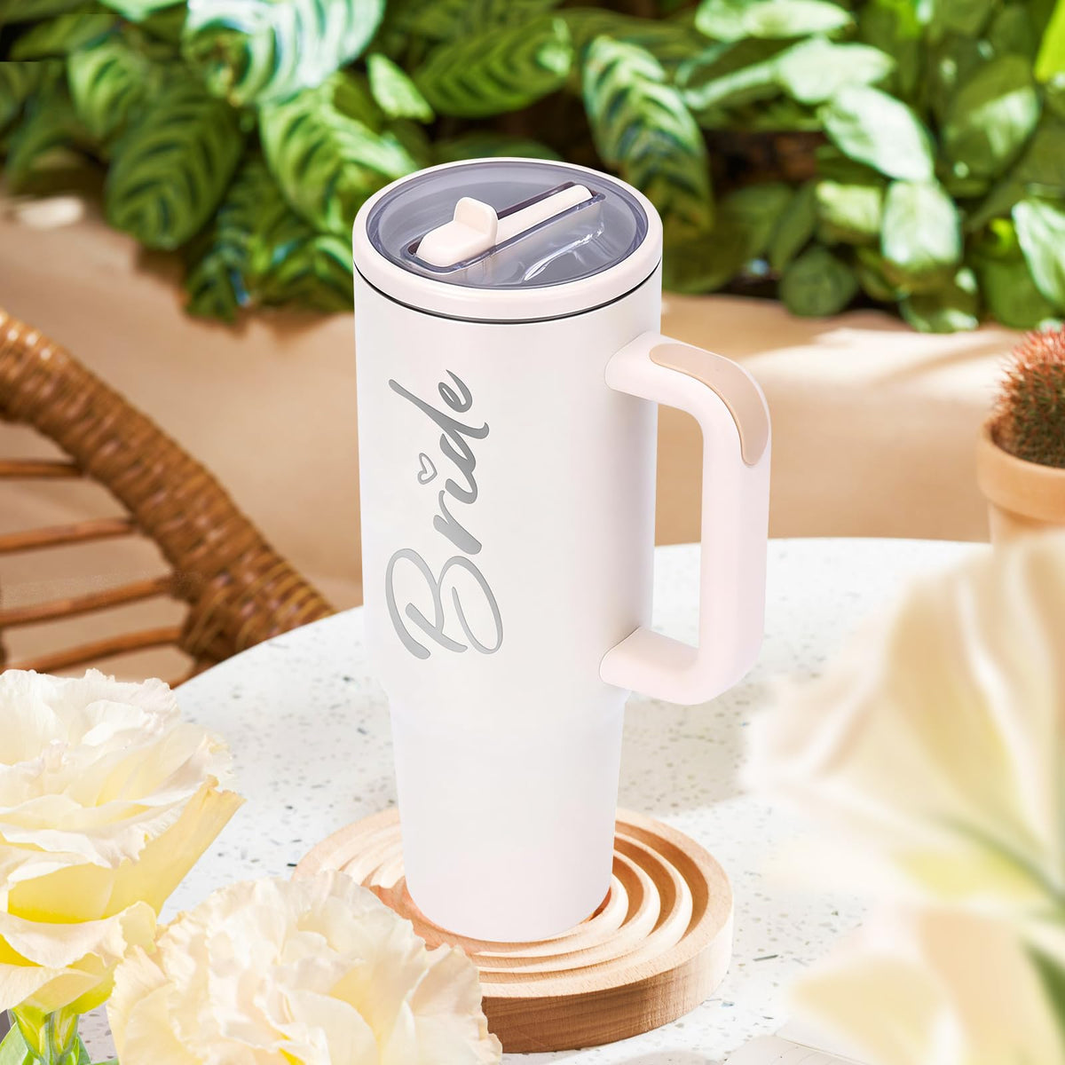 JETIKON Bride To Be 40 oz tumbler lid keeps beverages secure during travel.