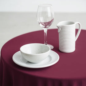 JHDZDHY burgundy round tablecloth during a casual gathering, resilient surface for quick cleanup