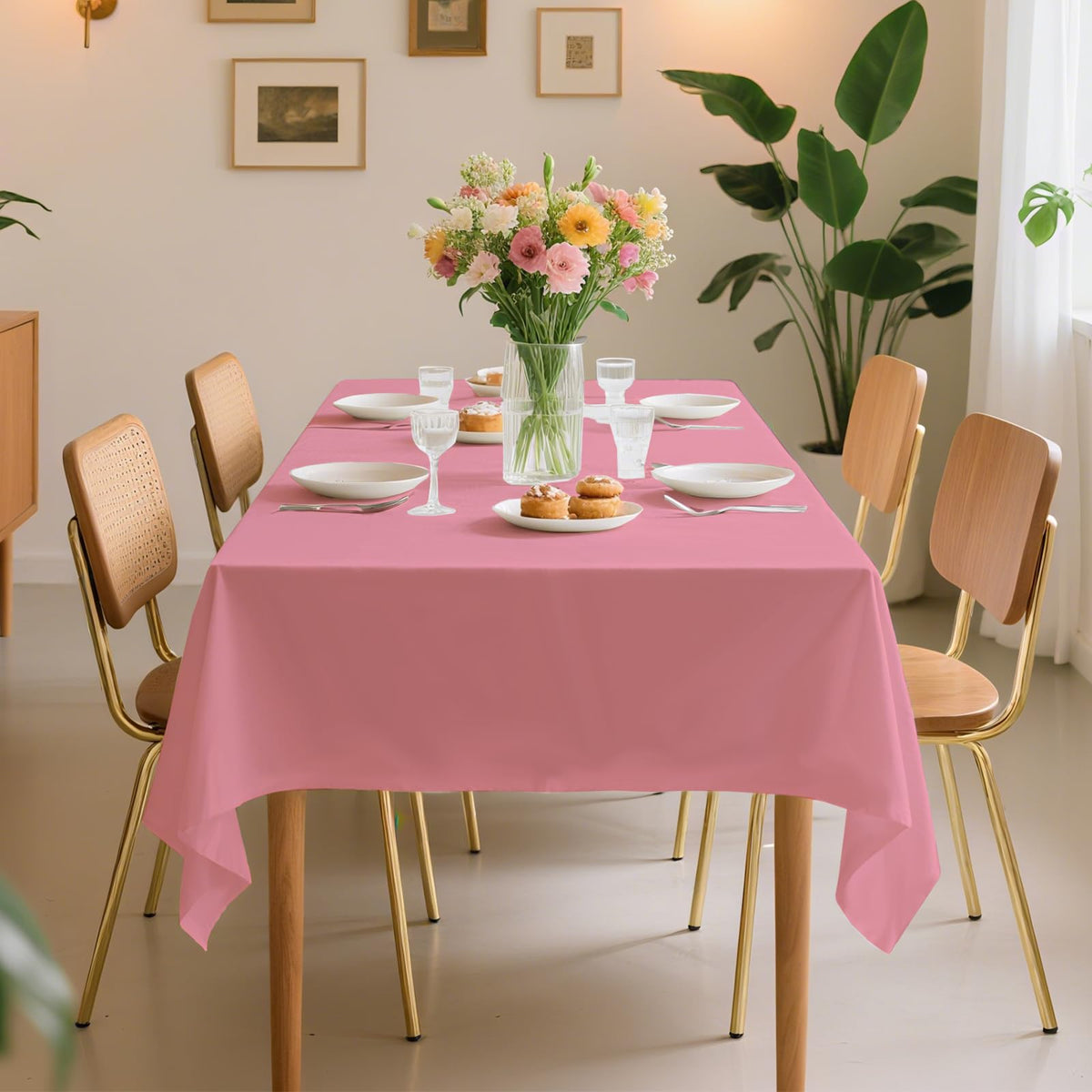 JHDZDHY outdoor-friendly cover keeps tables clean at gatherings