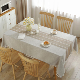 JIALE tablecloth with waterproof coating keeps spills at bay.