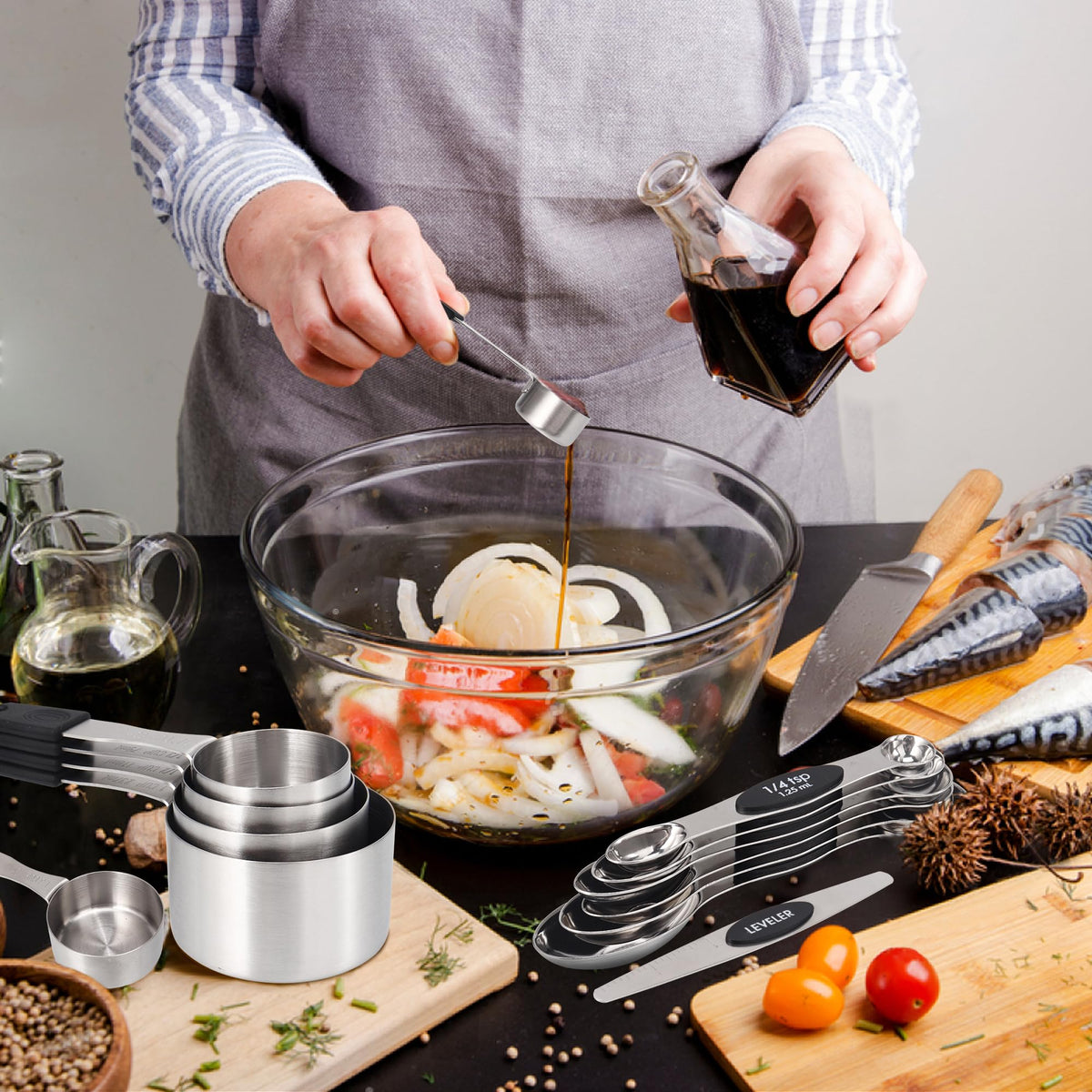 JIEJIE dual-use spoons measure both liquids and dry ingredients.