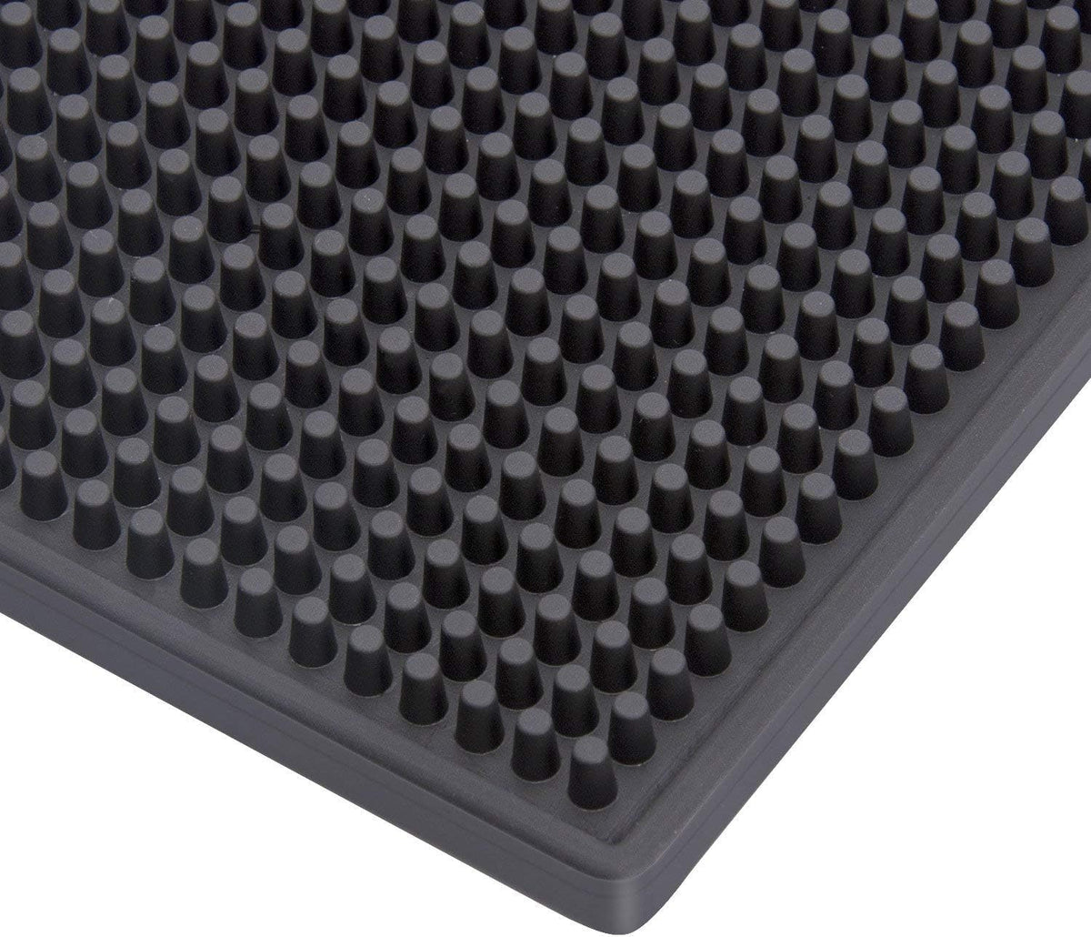 Jinmuxilll bar mat edge placement protects glassware from slipping.