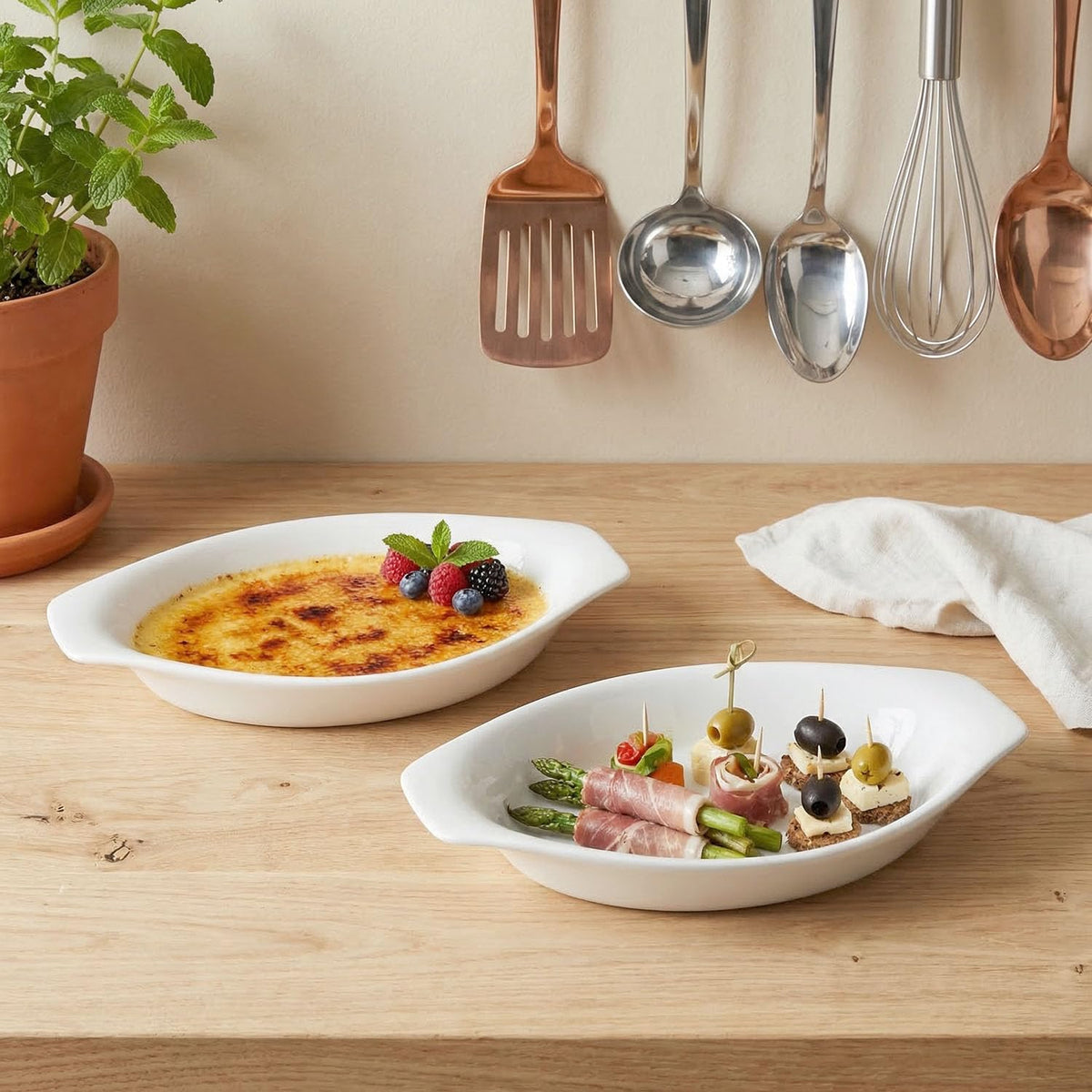 Jinsongdafa classic white dining dish adds elegance to meals