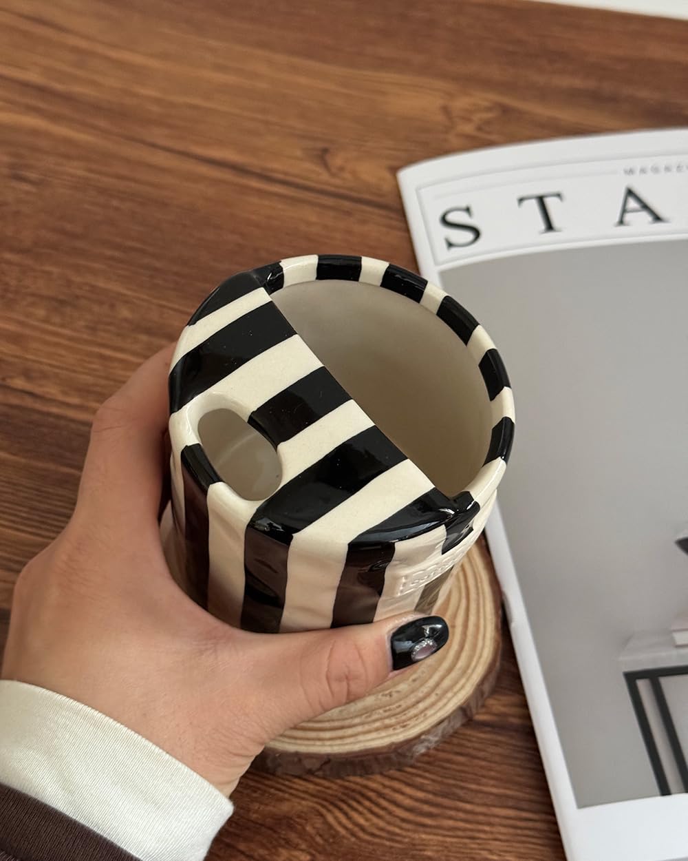 JMCRATE side hole detail; convenient stirring without spills