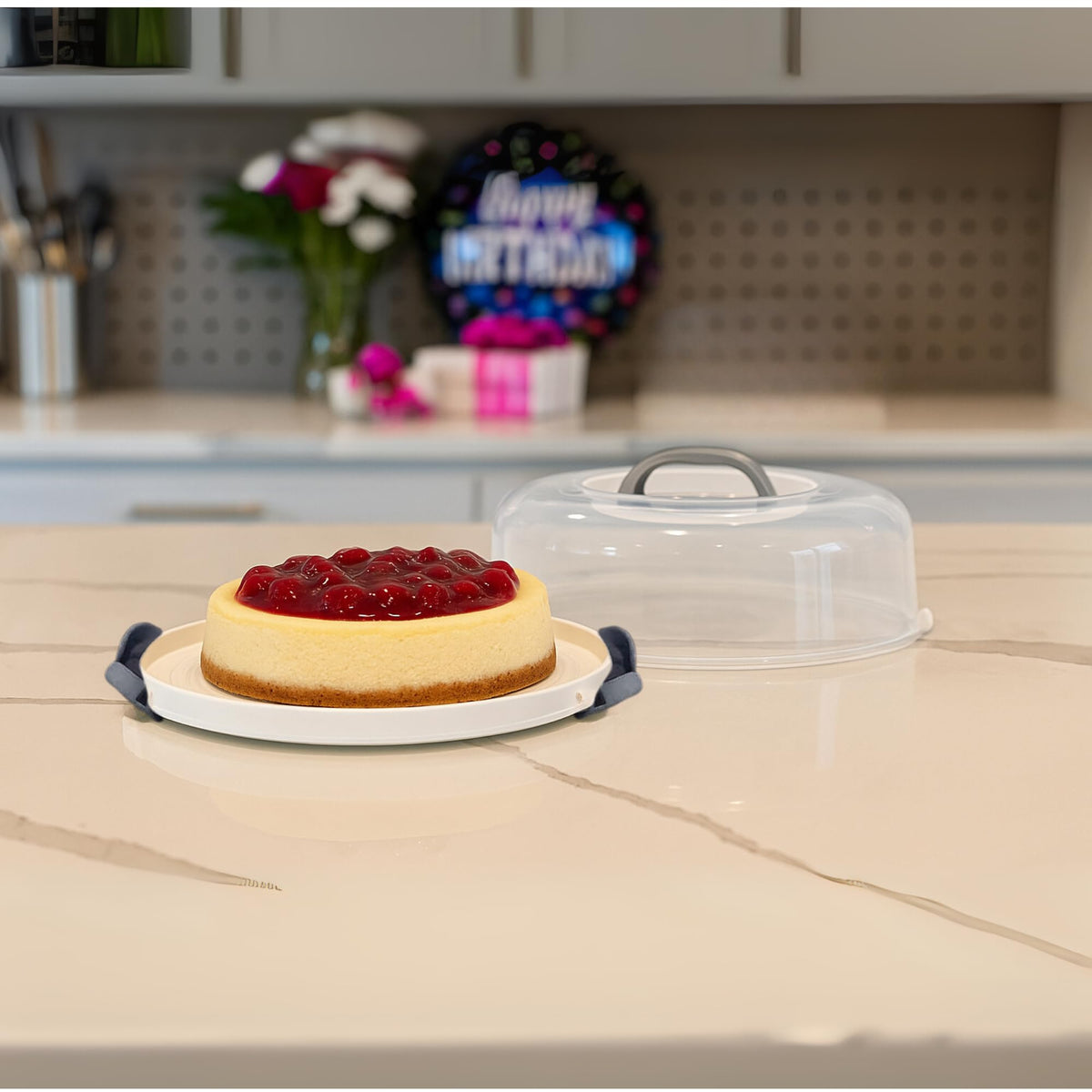 JOEY'Z Pie Carrier built-in carry handle for easy carrying.