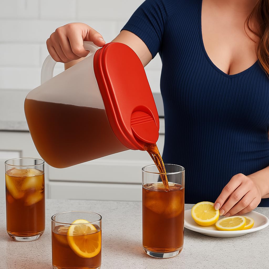 JOEY'Z pitcher with measured markings helps you mix drinks precisely.