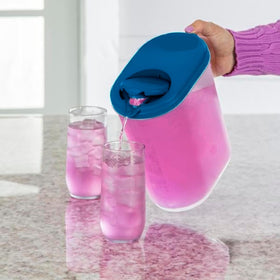 JOEY'Z pivot-top spout pitcher in action, spill-free pouring