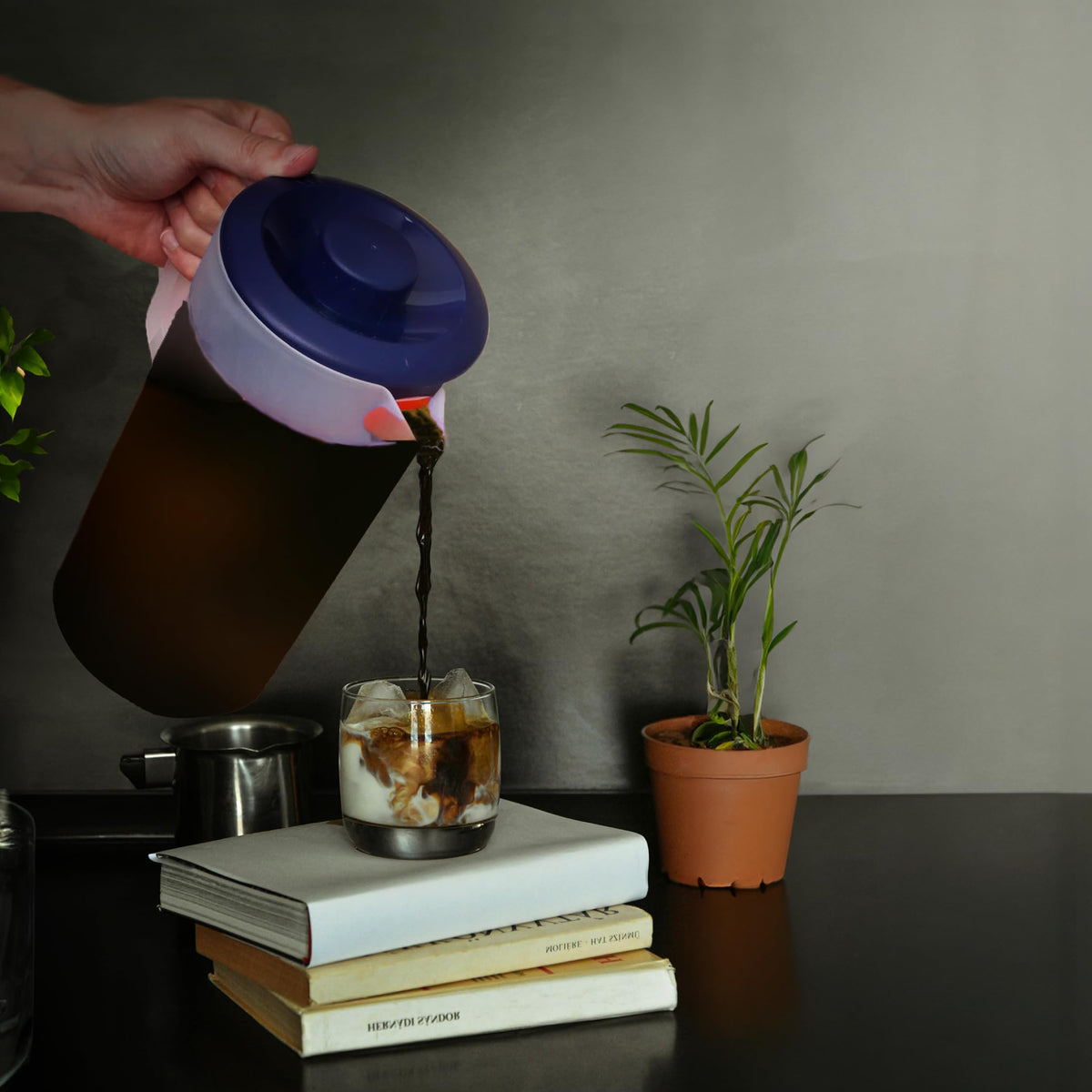 Leak-proof lid keeps beverages secure during transport