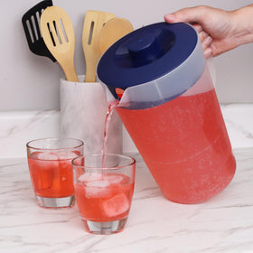 Pivot-top spout on JOEY'Z pitcher for smooth, controlled pouring