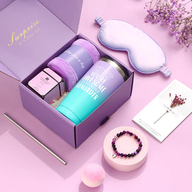 JOLYKAKI lavender candle creates a calming ambience for evenings.