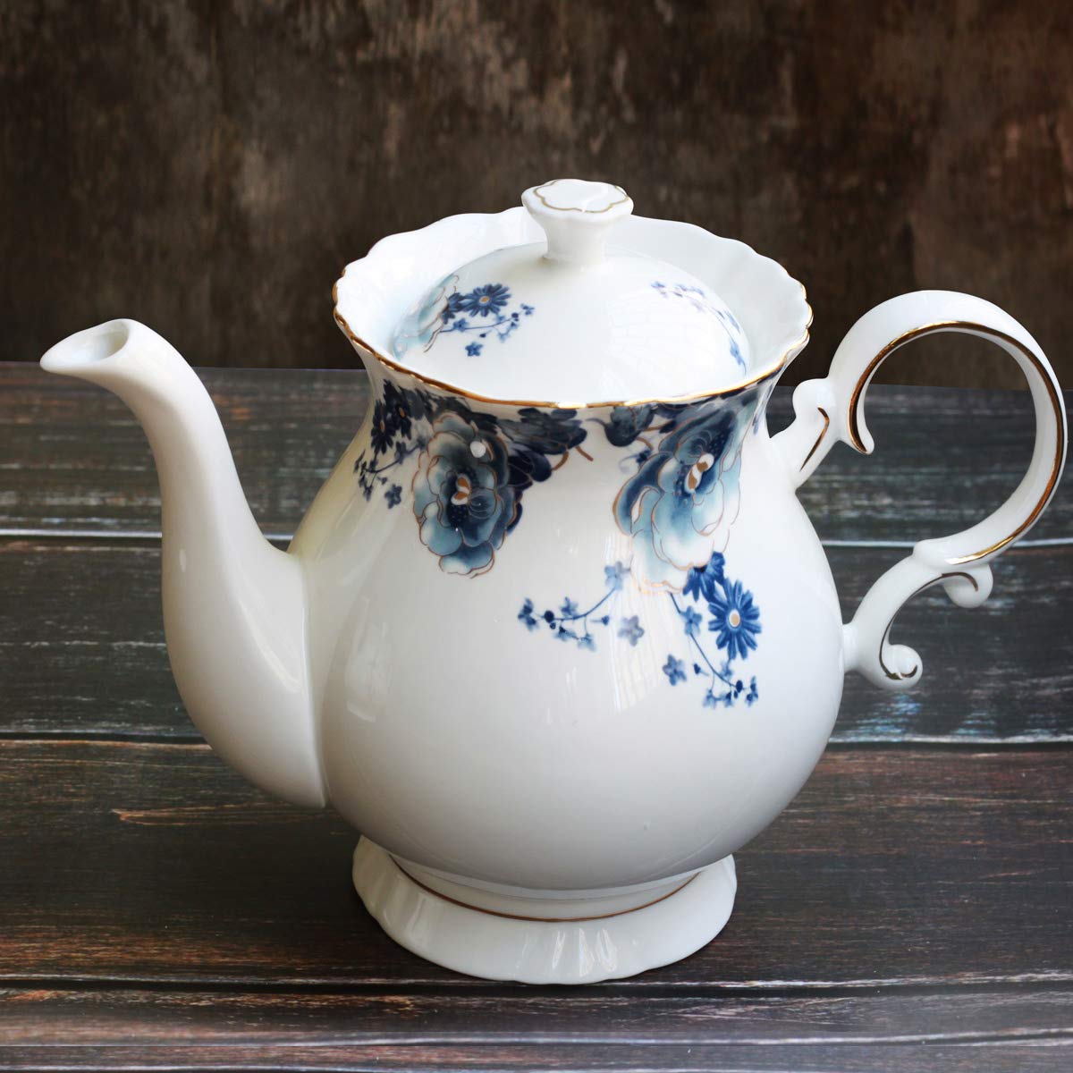 Jomop blue-and-white porcelain detail highlighting gold trim for refined table aesthetics.