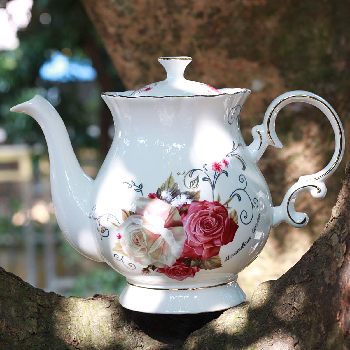 Jomop five-and-a-half-cup teapot ideal for sharing tea moments.