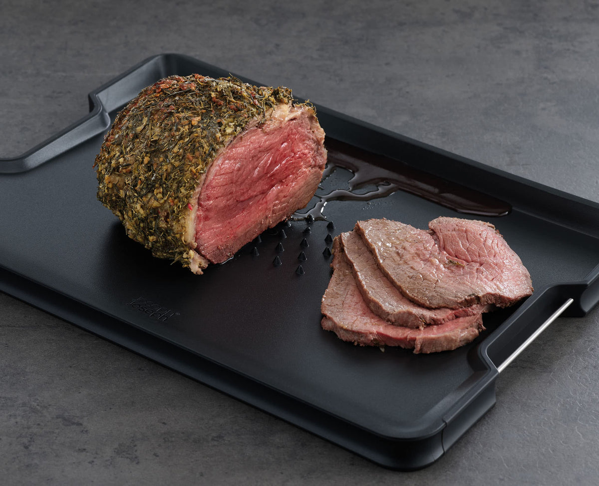 Joseph Joseph Cut&Carve Plus raised edges catch juices and crumbs, reducing mess