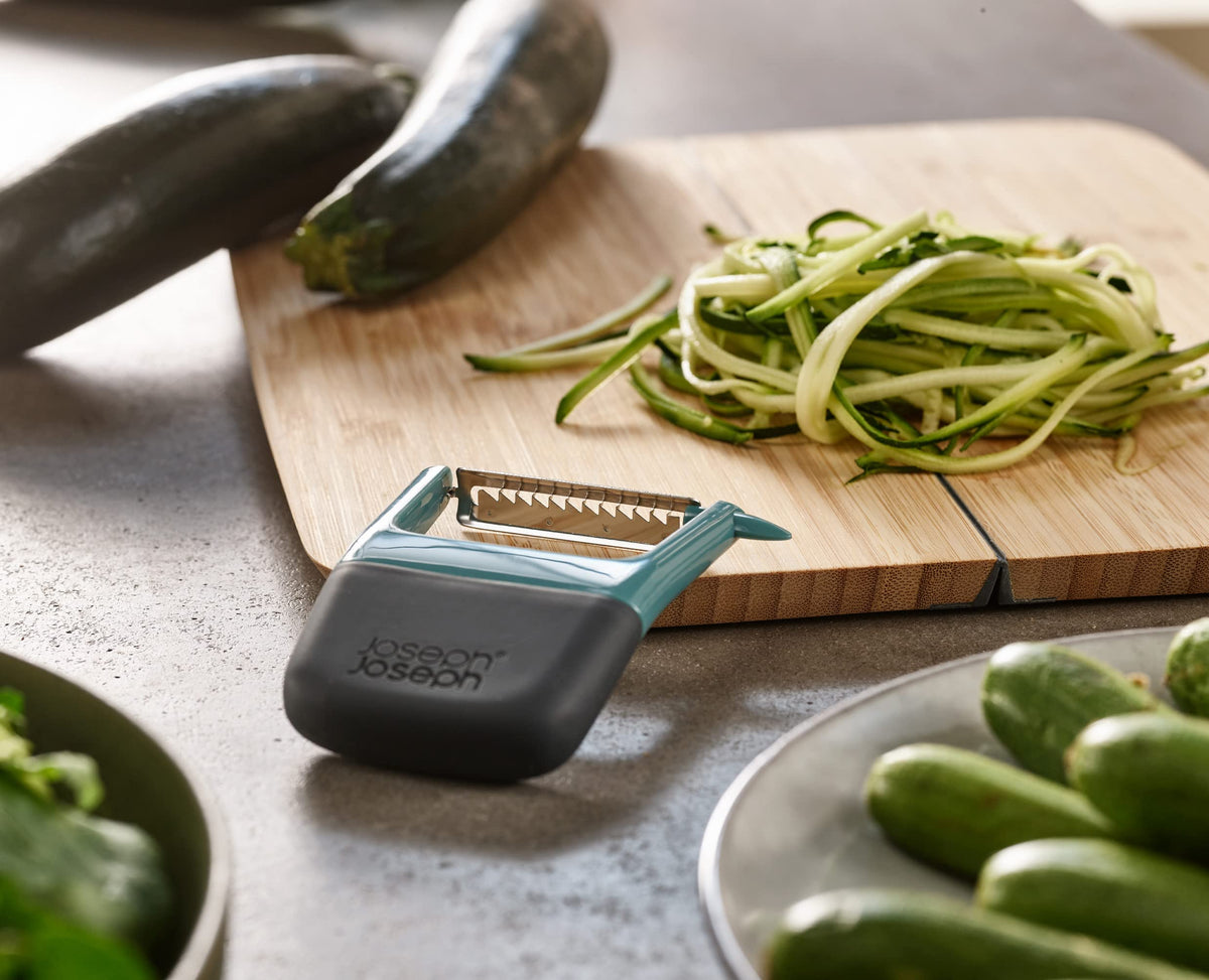 Joseph Joseph Duo Dark Opal Handle adds stylish grip and control
