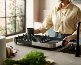 Joseph Joseph Duo movable utensil pot keeps cutlery organized during drying