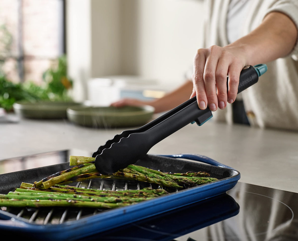 Joseph Joseph Duo Lockable Tongs non-slip feet close-up showing stable countertop use.