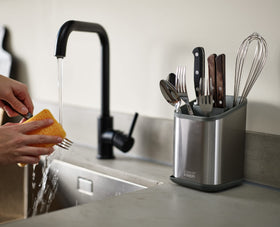 Joseph Joseph Duo water-reservoir drainer captures drained water for easy disposal.