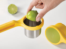 Joseph Joseph Helix Citrus Press handle action demonstrates twist mechanism for efficient citrus squeezing.
