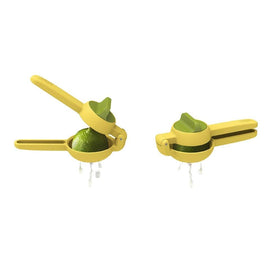 JuiceMax easy-squeeze handles in action for comfortable pressing.