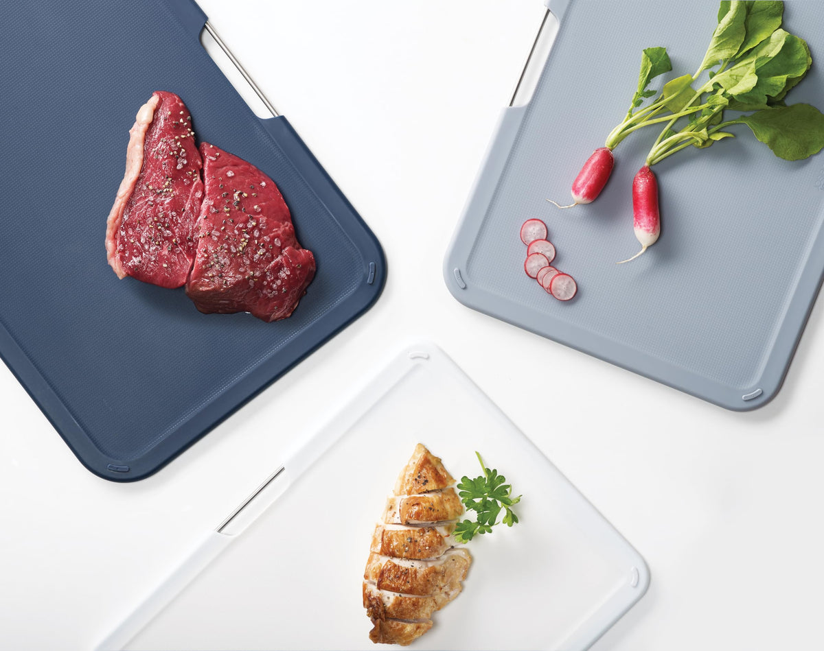 Joseph Joseph knife-friendly texture protects blades while chopping.