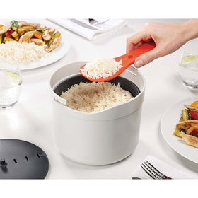 Joseph Joseph M-Cuisine lid shown for secure steam containment.