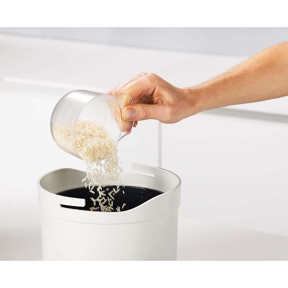Joseph Joseph M-Cuisine measuring cup for precise water-to-rice ratios.
