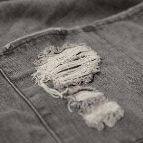 Jowcud Denim Apron adjustable straps demonstrate customizable neck and waist fit.