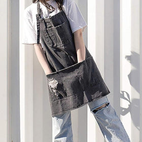 Jowcud Denim Apron pocket detail reveals 5-pocket layout for tools.
