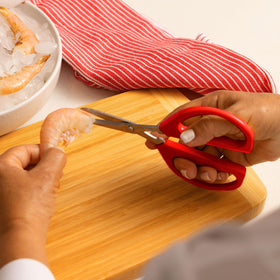 Joyce Chen Original Unlimited Scissors slicing meat with clean, exact cuts.