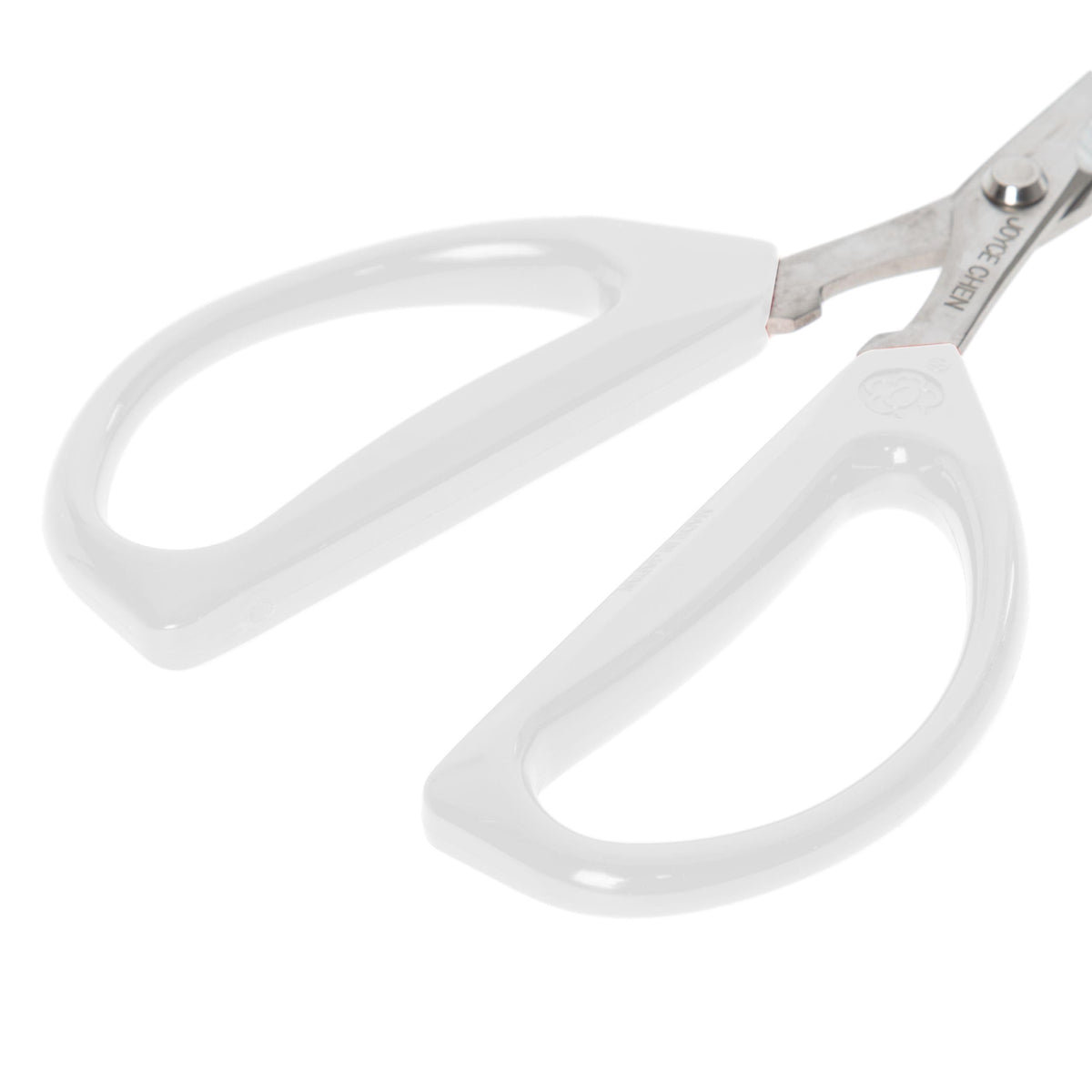 Joyce Chen Original Unlimited Scissors ambidextrous design suitable for both hands.