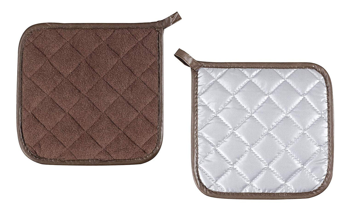 Joyhalo cotton oven pads close-up showing quilted texture and heat resistance for safe handling.