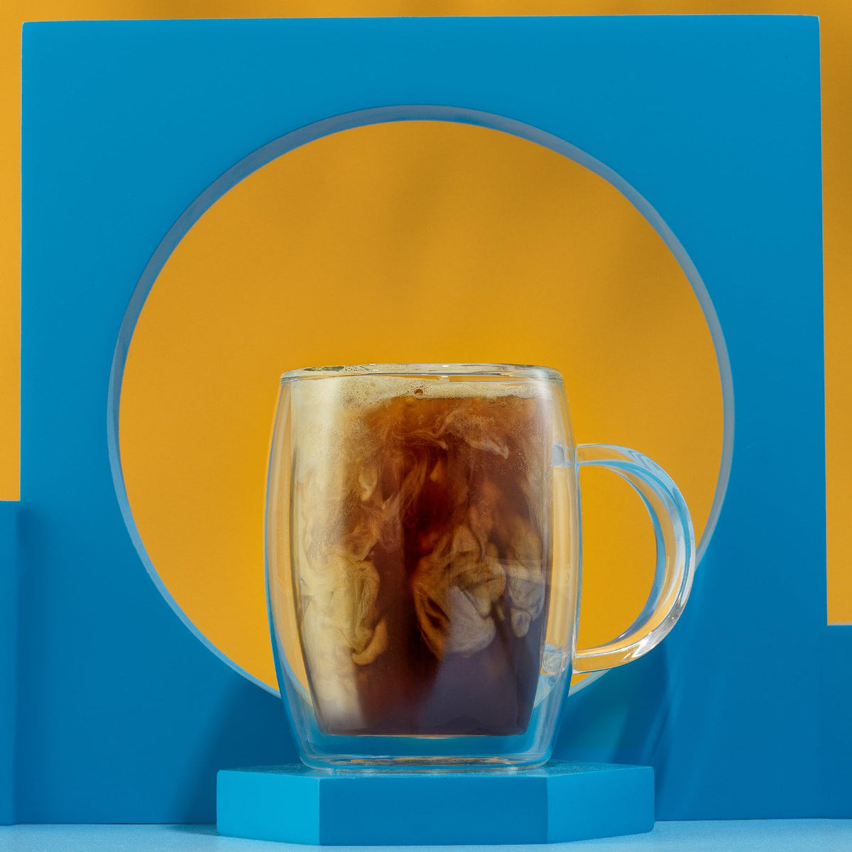 JoyJolt Aroma mug comfortable grip aids steady handling.