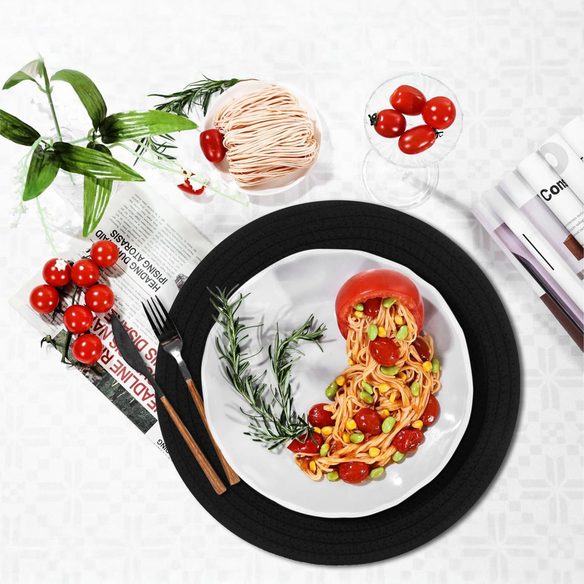 Jukercici heat-resistant pad safeguards hot dishes on surfaces.