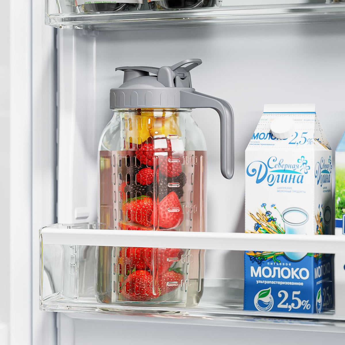 JunVpic versatile beverage container suitable for fruit drinks and iced tea.