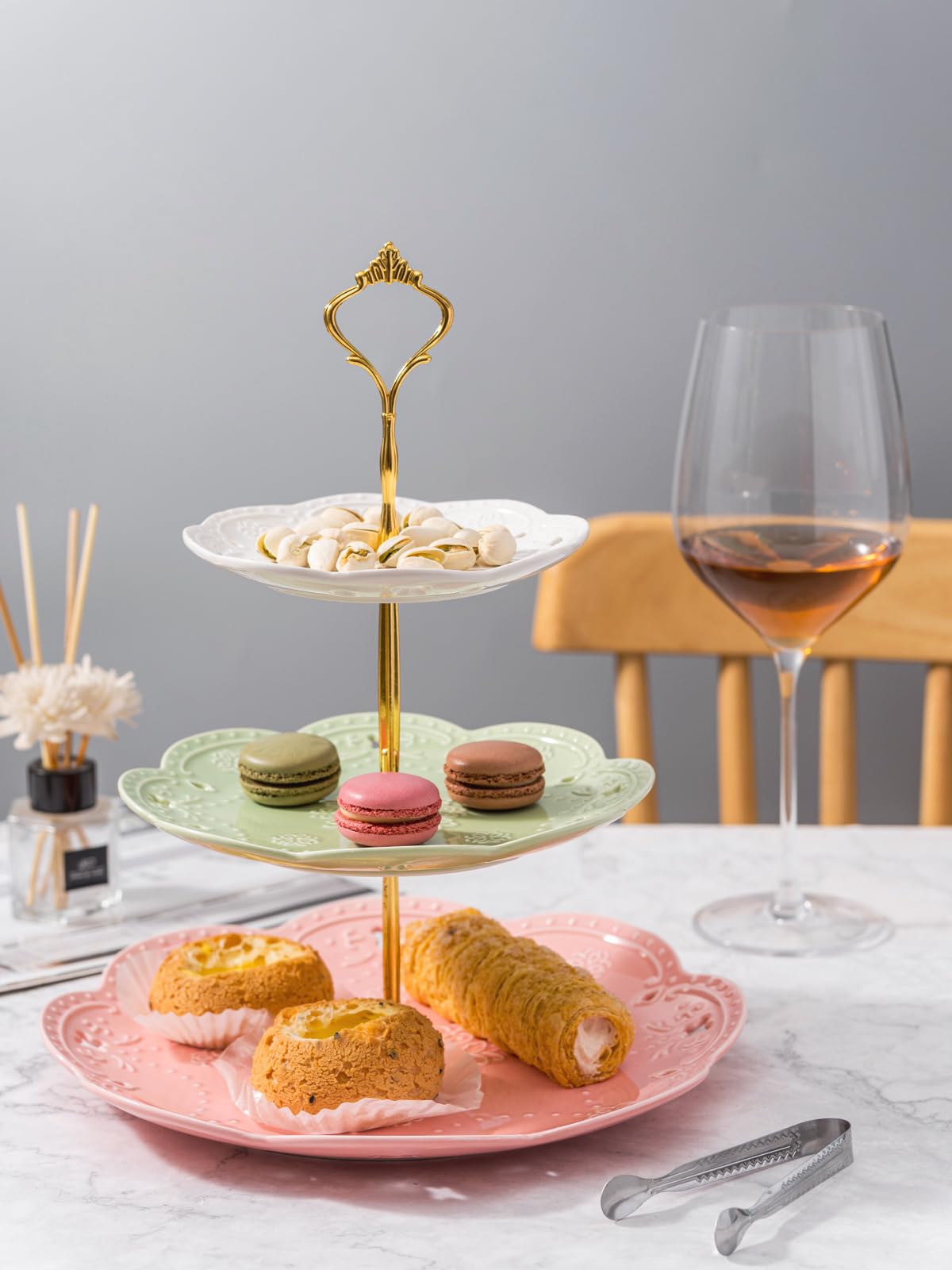 Jusalpha cupcake stand offers a stylish party centerpiece.