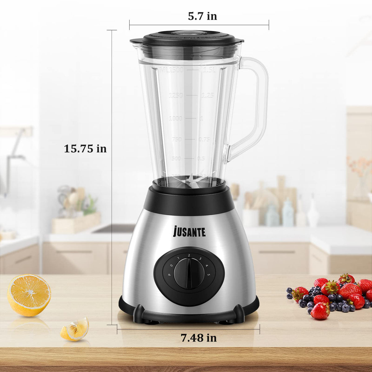 JUSANTE kitchen counter setup with family-friendly smoothies.