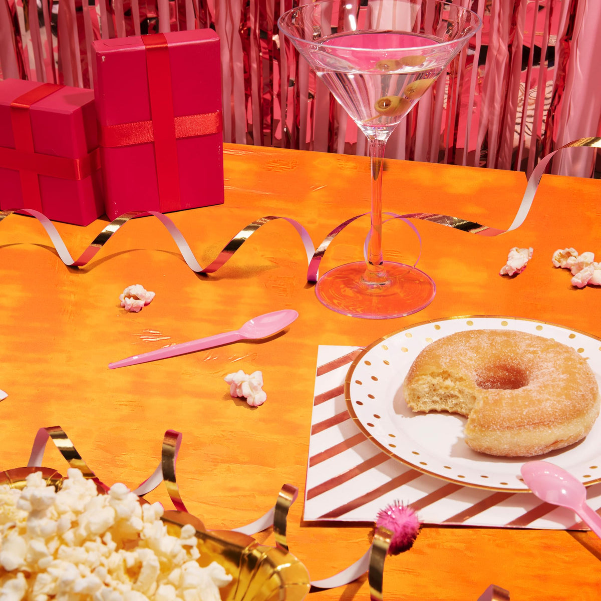 Just Shimmer holographic table cover suits weddings, banquets, and outdoor gatherings