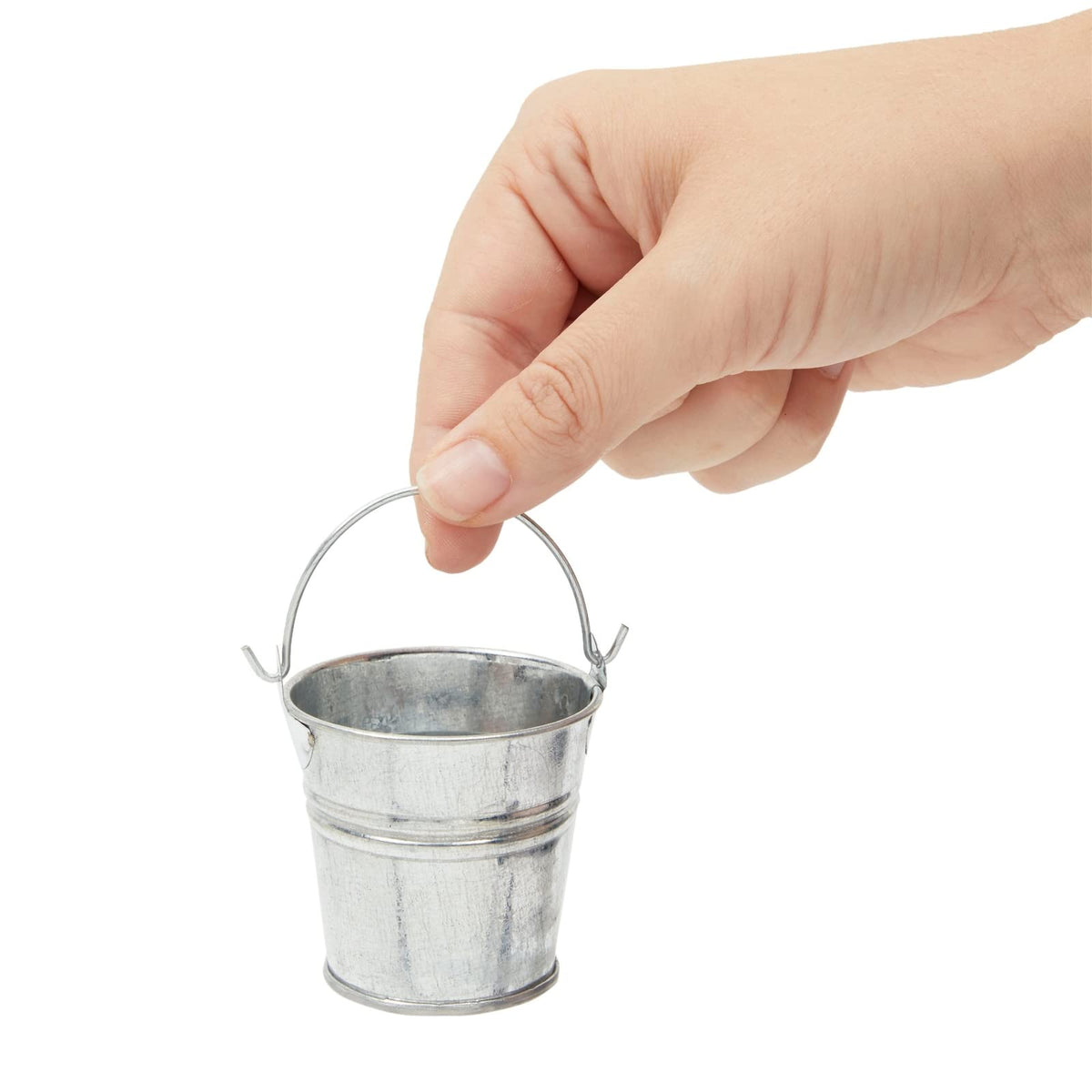 Juvale party-favor bucket adds charm to celebrations.
