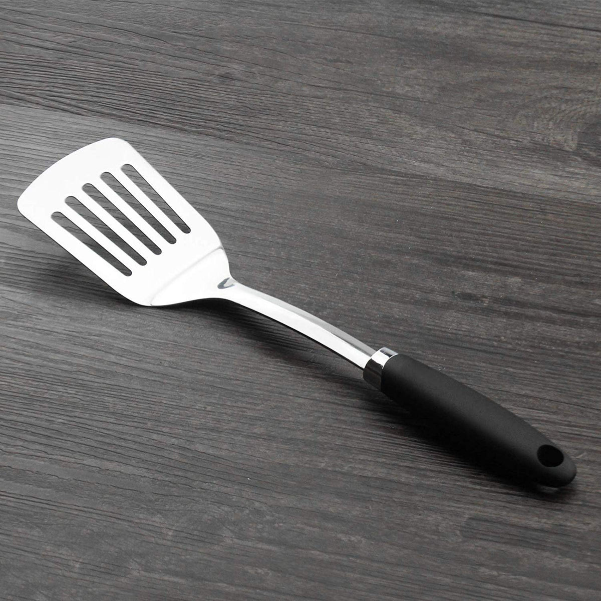 JXWING dishwasher safe spatula cleans up quickly after cooking.