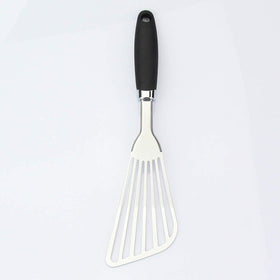 JXWING non-slip handle spatula provides better grip during cooking.