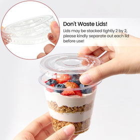Jycnolm 100-pack durable plastic cups with lids for gatherings.