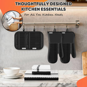 KacNacPro oven set features silicone grip for secure handling of hot cookware.