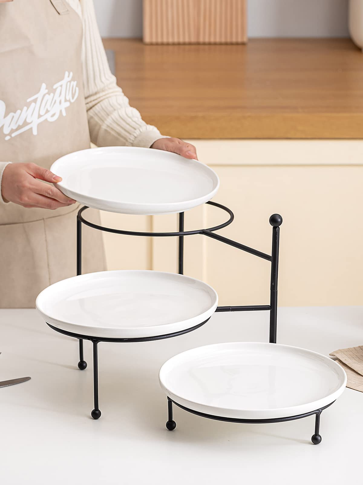 Kanwone space-saving design keeps a tidy countertop during gatherings.
