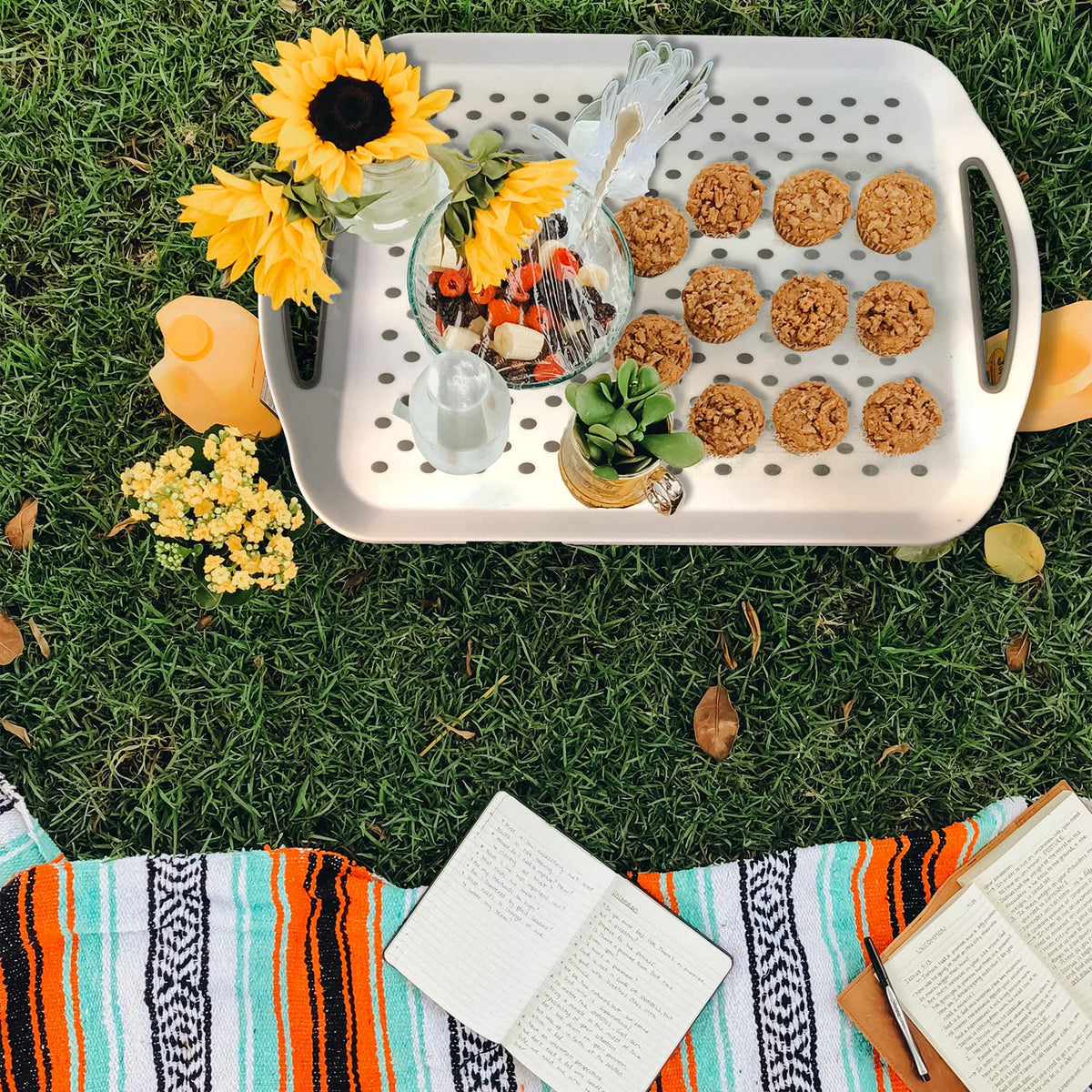 KAQAHIDO kid friendly serving trays help keep mess to a minimum.