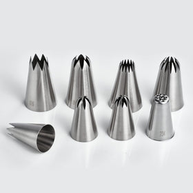 Kasmoire easy-clean piping tips image shows quick rinsing after decorating sessions.