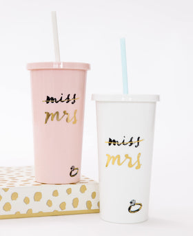 20 oz capacity supports daily hydration and wedding-related activities.