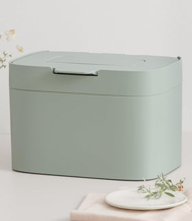 Kazai Elin compost bin with lid on a kitchen counter emphasizes odor control and neatness.