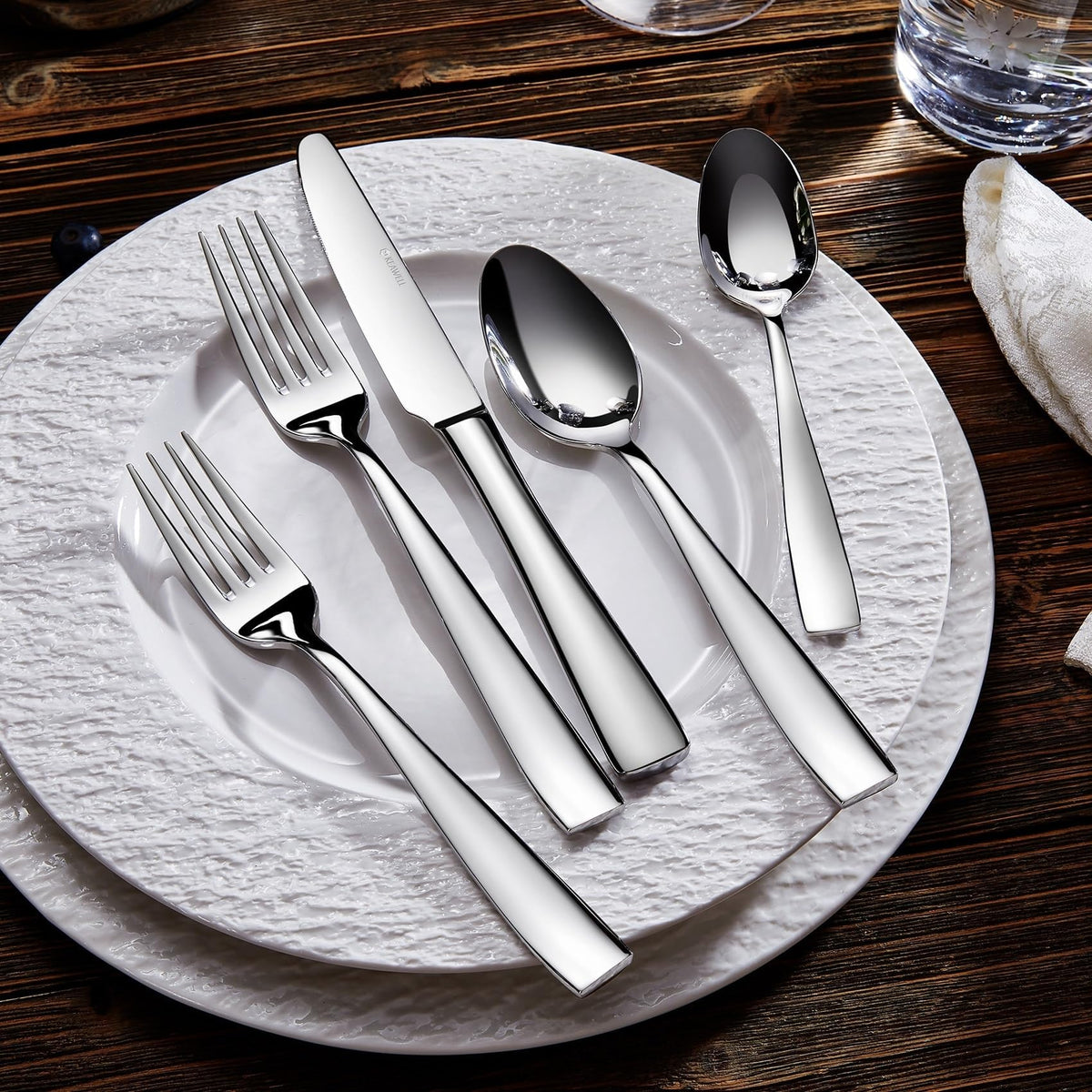 Keawell 7.6-inch dinner spoon balances comfort with everyday practicality.