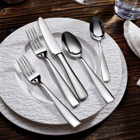Keawell 7.6-inch dinner spoon balances comfort with everyday practicality.